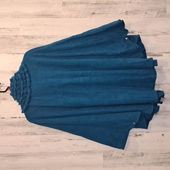 1108 Concierge Collection Microfleece Ruffle Angel Wrap - Picture 3 of 7